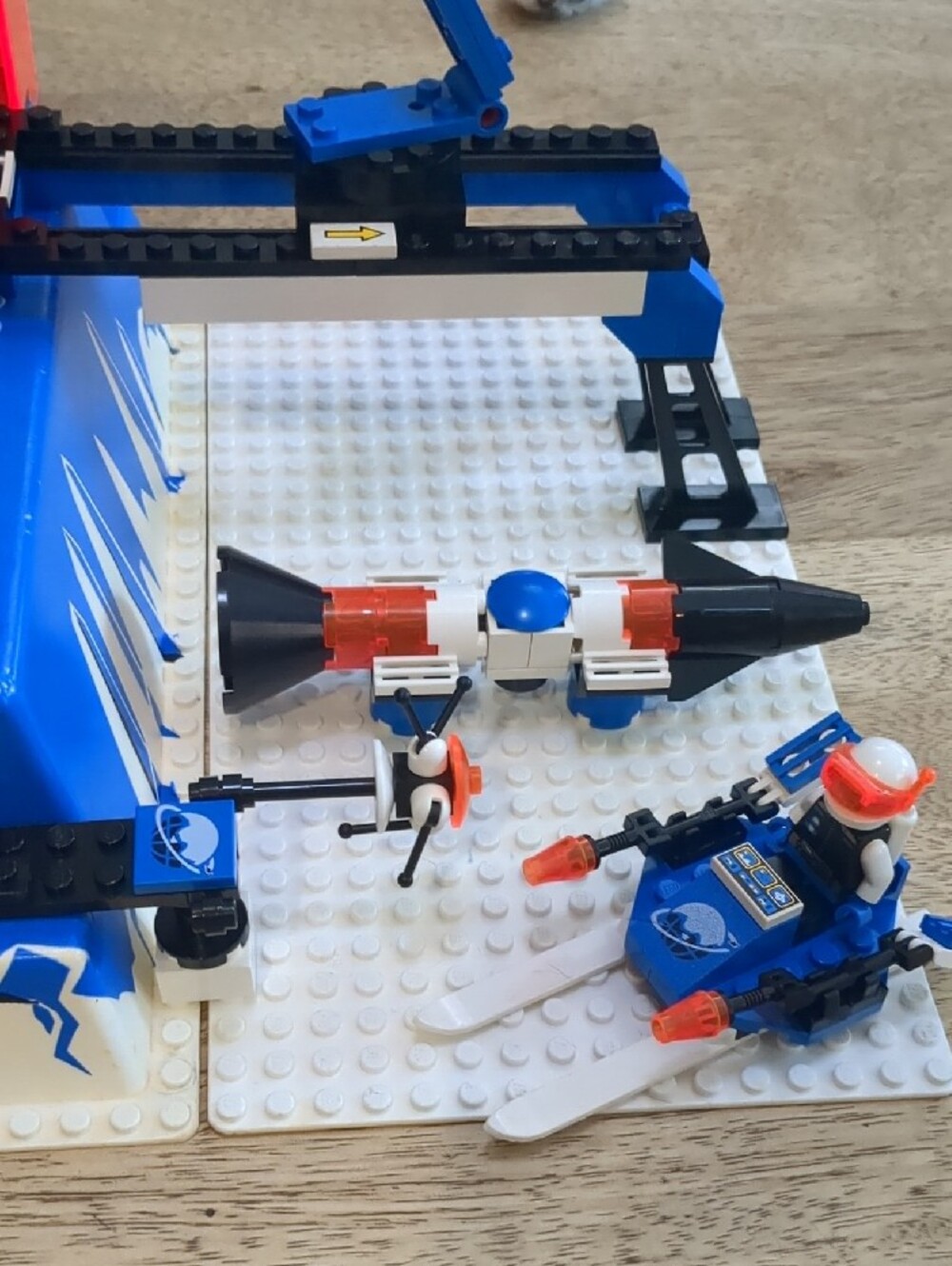 LEGO 6983 Ice Station Odyssey - RARE - Picture 6 of 15